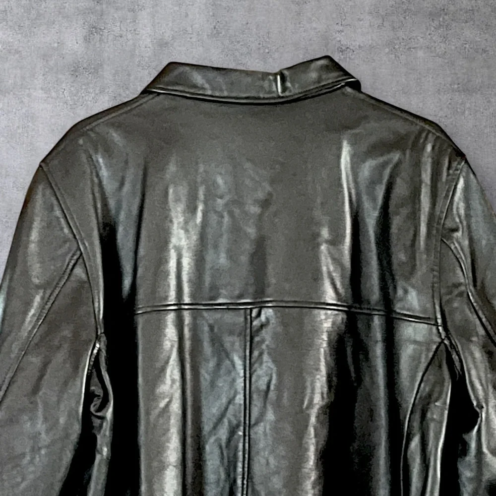 MODA INTERNATIONAL BLACK LEATHER MID LENGTH Y2K BUTTON FRONT JACKET (XL)